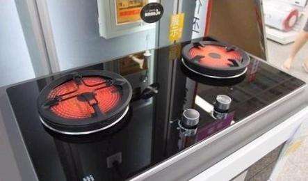燃气灶附近不得放易燃物品